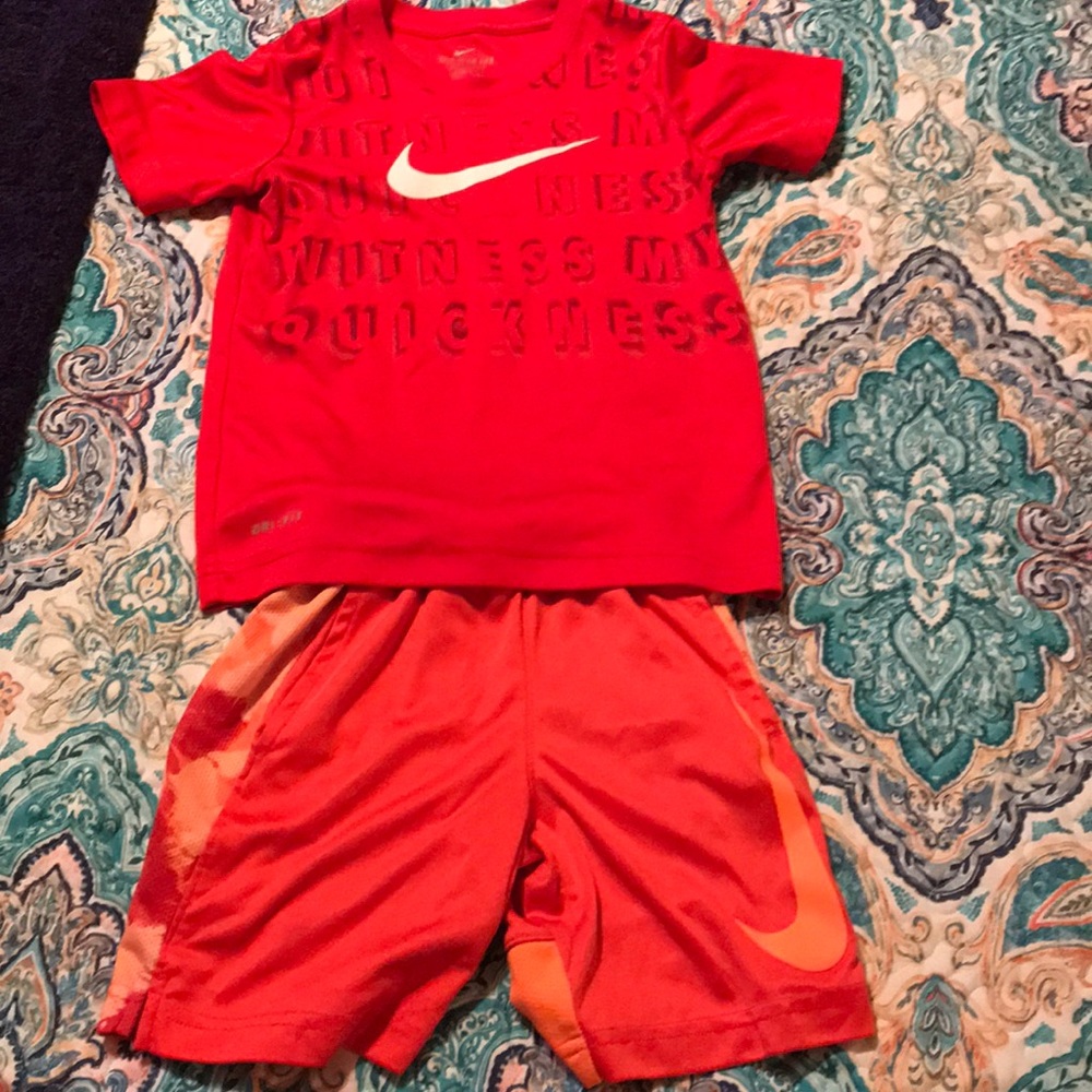 Boys size small Nike Dri-Fit outfit. Used